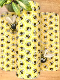 Bee’s On Honeycomb Paperless Towels || 12 Unpaper Towels w/Bee print || Washable Bee Baby Wipes || Bee Towelettes 12x12 Sheets
