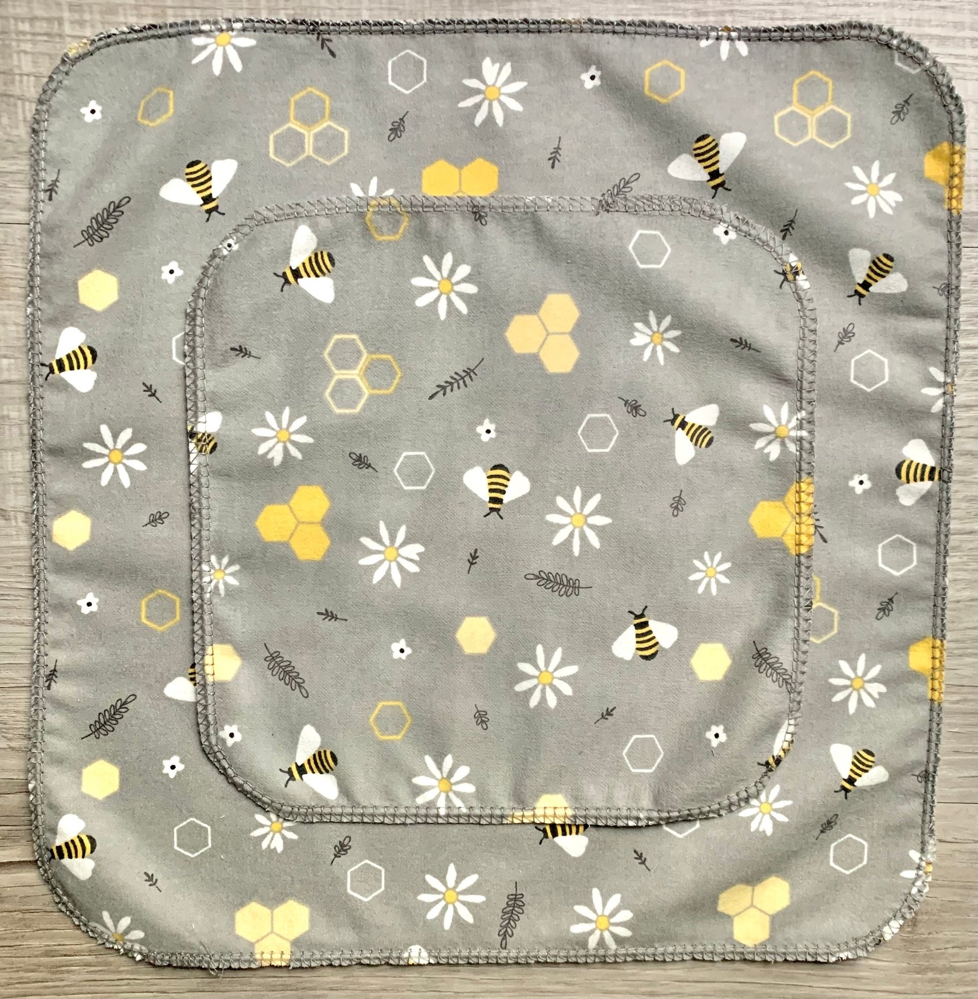 Bee’s & Daisies on grey Paperless Towels || Unpaper Towels || Eco Sustainable Kitchen