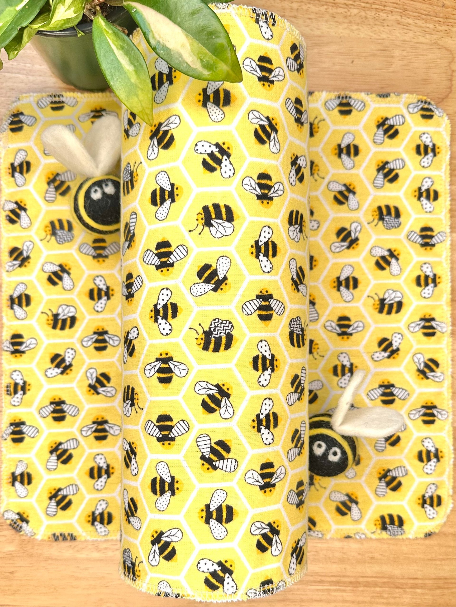 Bee’s On Honeycomb Paperless Towels || 12 Unpaper Towels w/Bee print || Washable Bee Baby Wipes || Bee Towelettes
