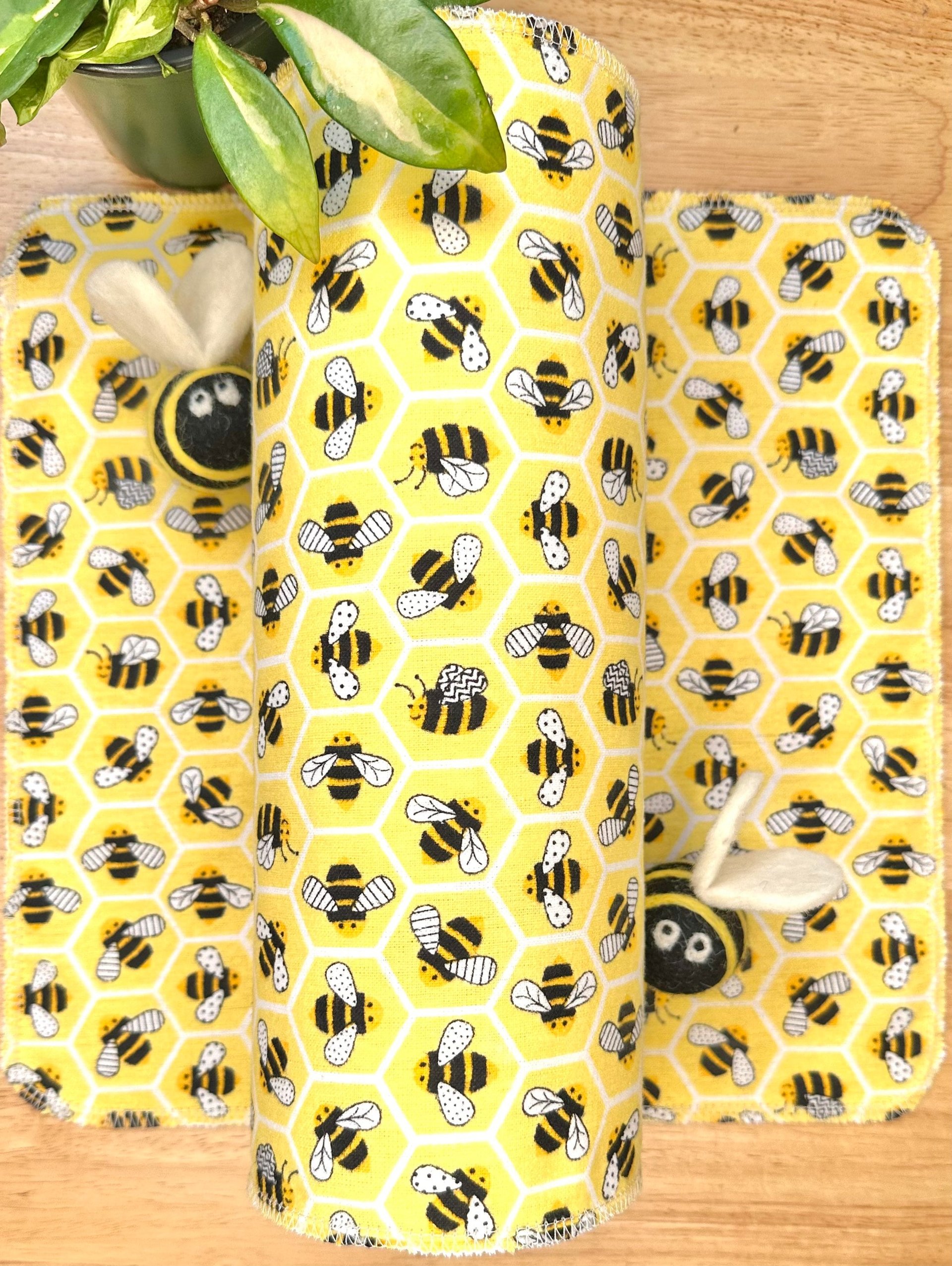 Bee’s On Honeycomb Paperless Towels || 12 Unpaper Towels w/Bee print || Washable Bee Baby Wipes || Bee Towelettes 12x12 Sheets