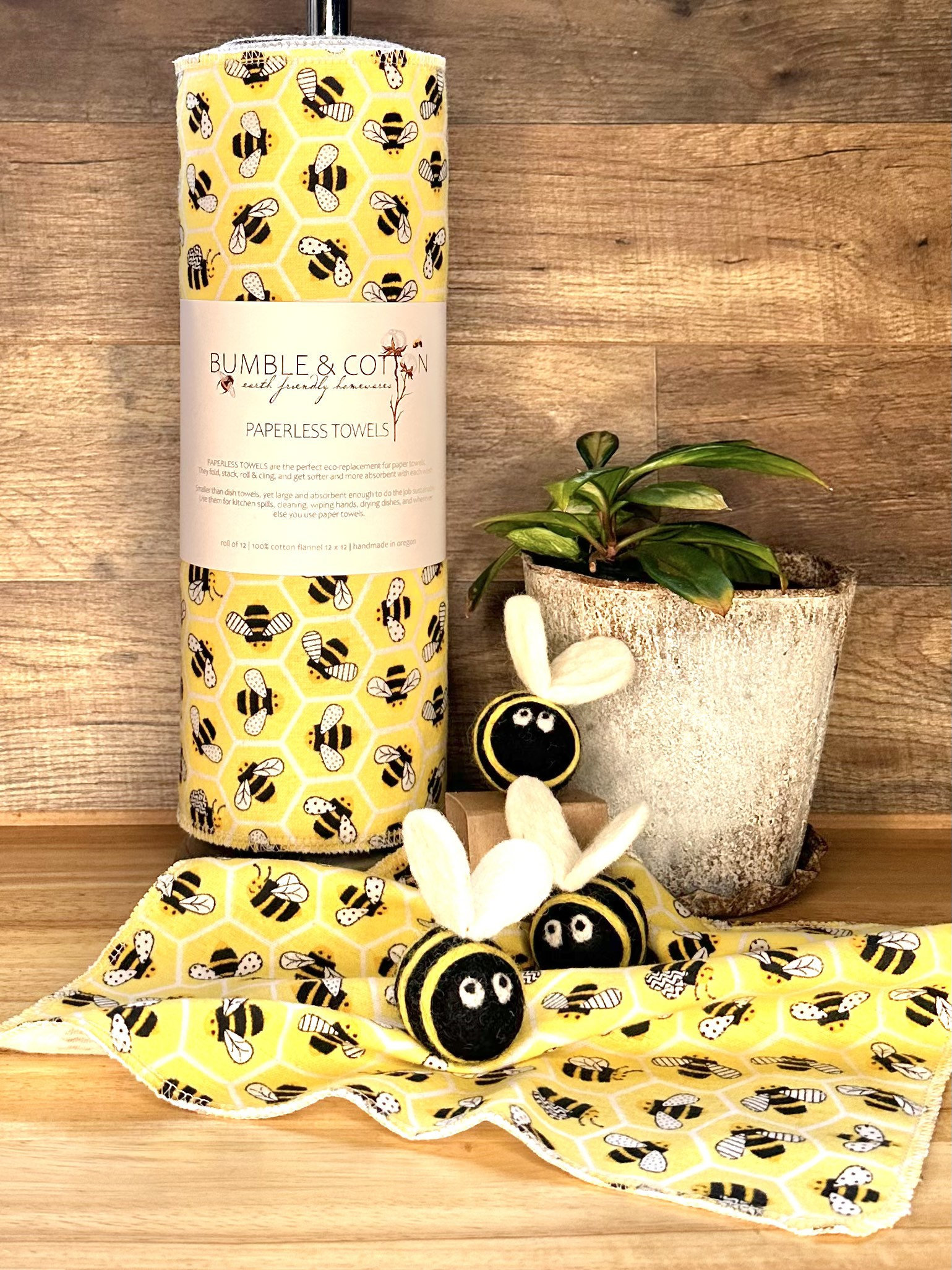 Bee’s On Honeycomb Paperless Towels || 12 Unpaper Towels w/Bee print || Washable Bee Baby Wipes || Bee Towelettes