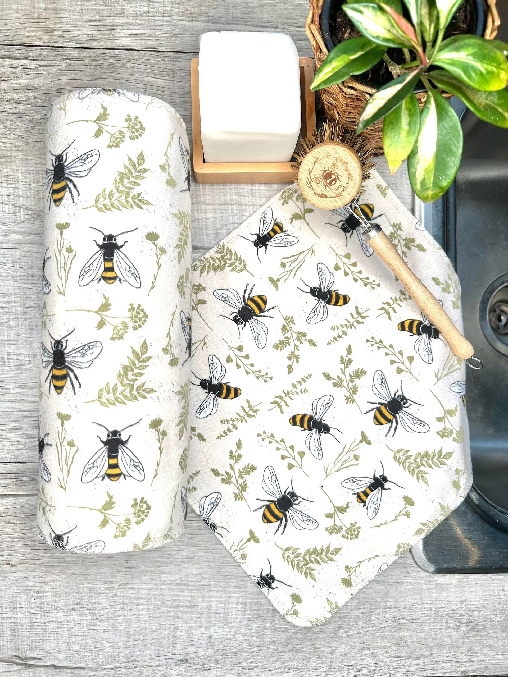 Bee’s & Plants Paperless Towels || 12 Unpaper Towels Bee print || Washable Wipes || 12x12