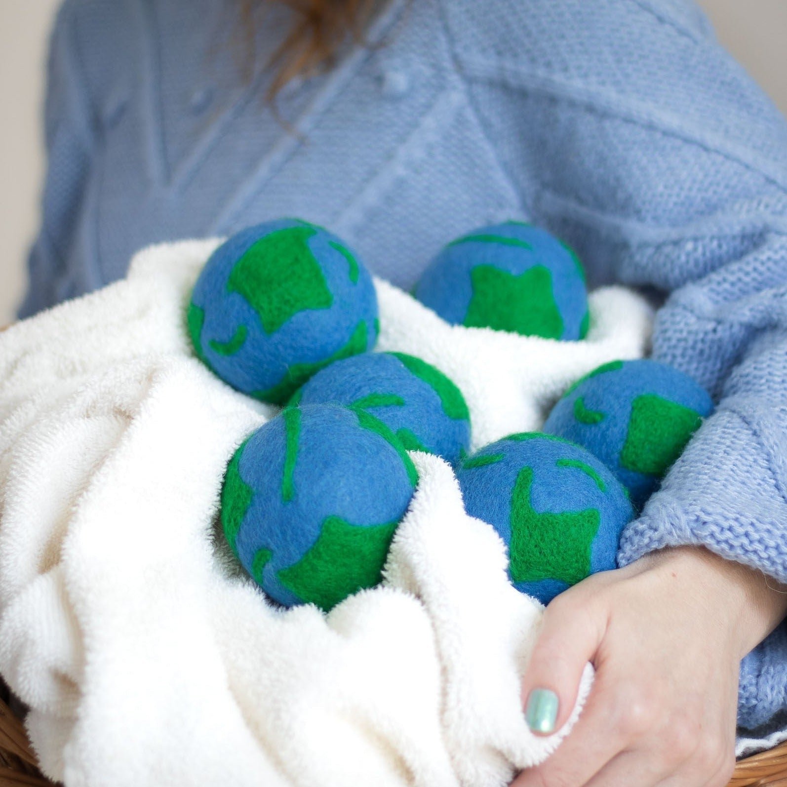 Eco Dryer Balls: EARTH Set of 6 w/Bag